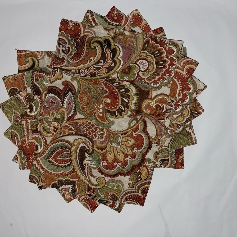 Set of 6 placemats perfect for fall. Size 13x18 inches